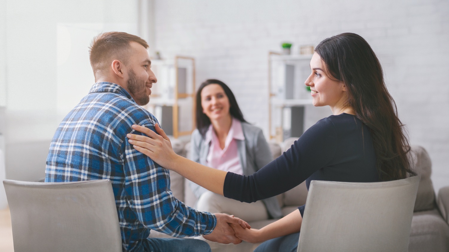 Stel in gesprek met relatietherapeut tijdens een relatietherapie sessie